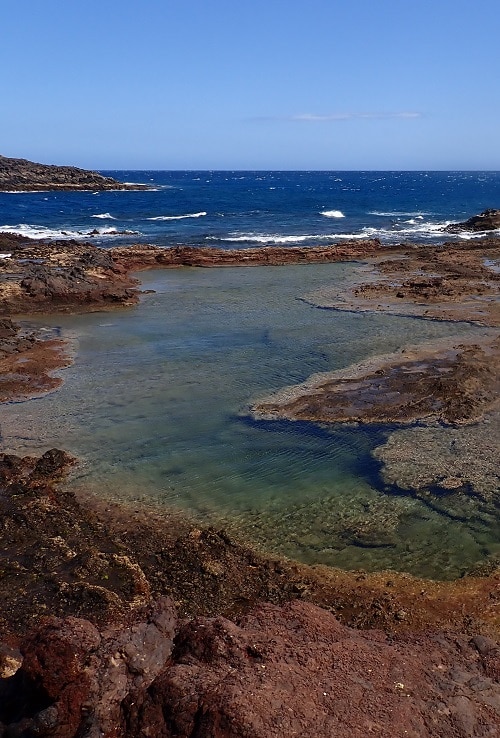 Piscina de marea en la Punta de Arinaga en Gran Canaria, Islas Canarias, España.